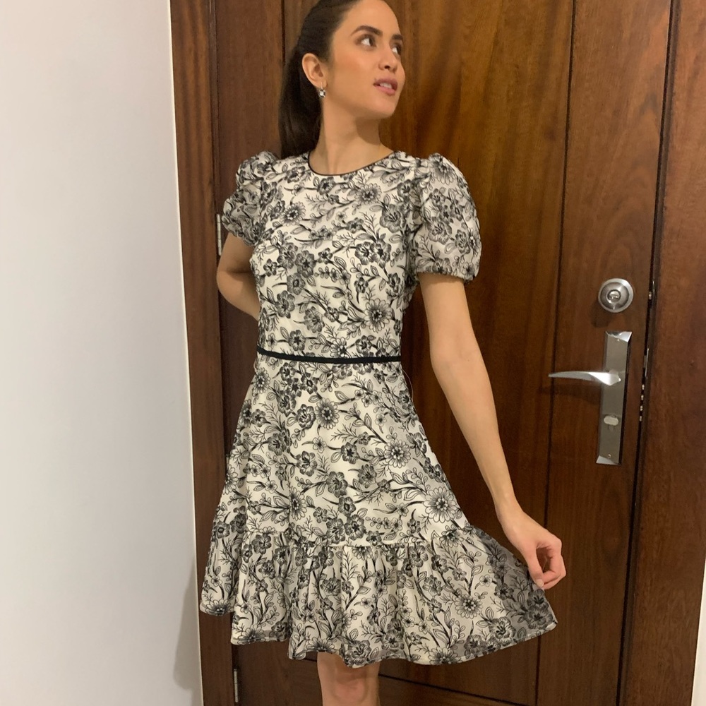 NWT ! Gal Meets Glam Dress Size 4